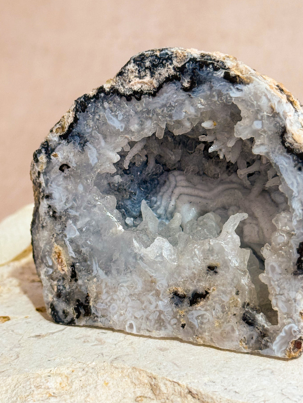 Chalcedony & Agate Cave | Trancas Geode B | Mexico