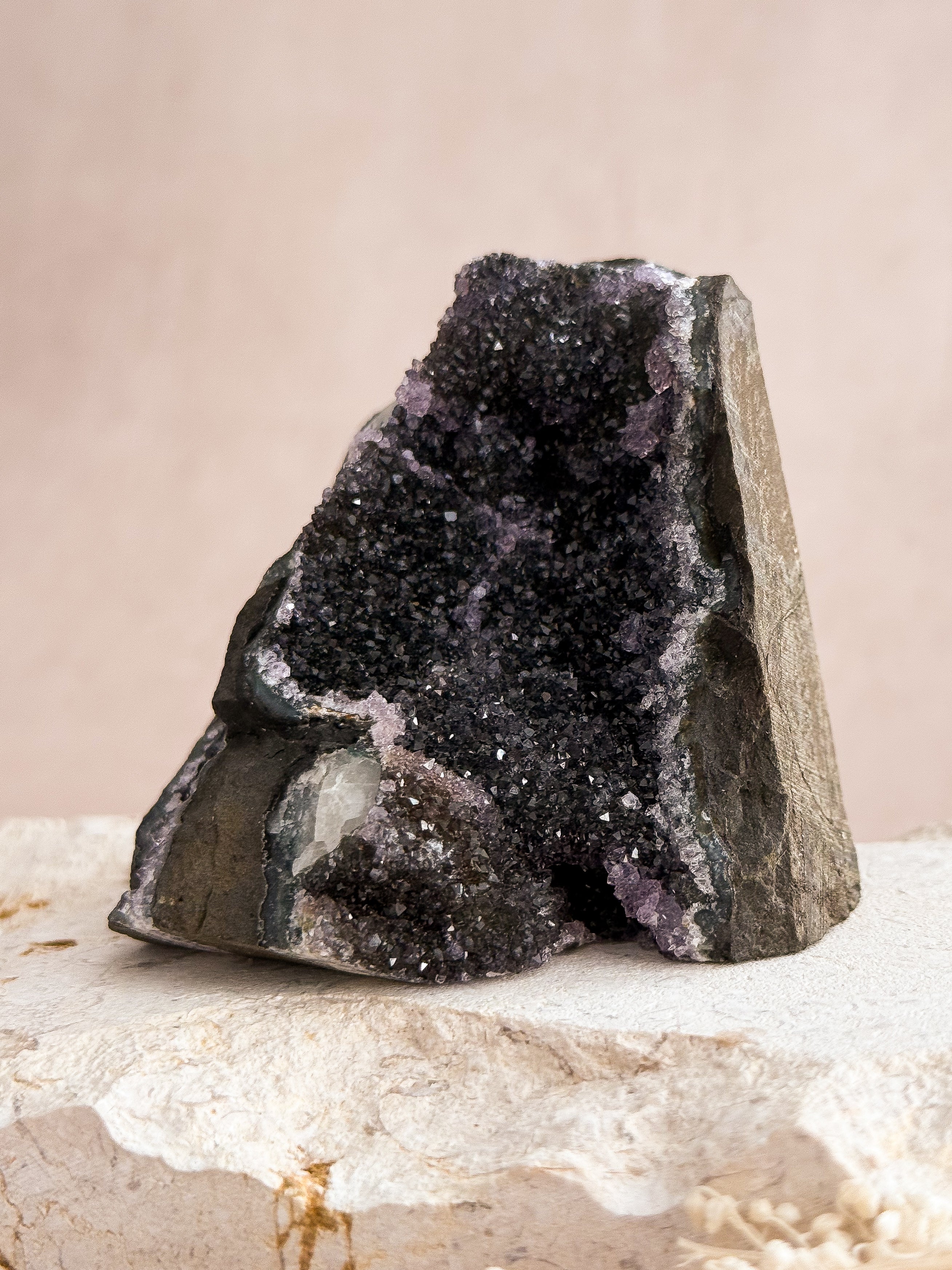 Black Amethyst Cut Base B | Uruguay