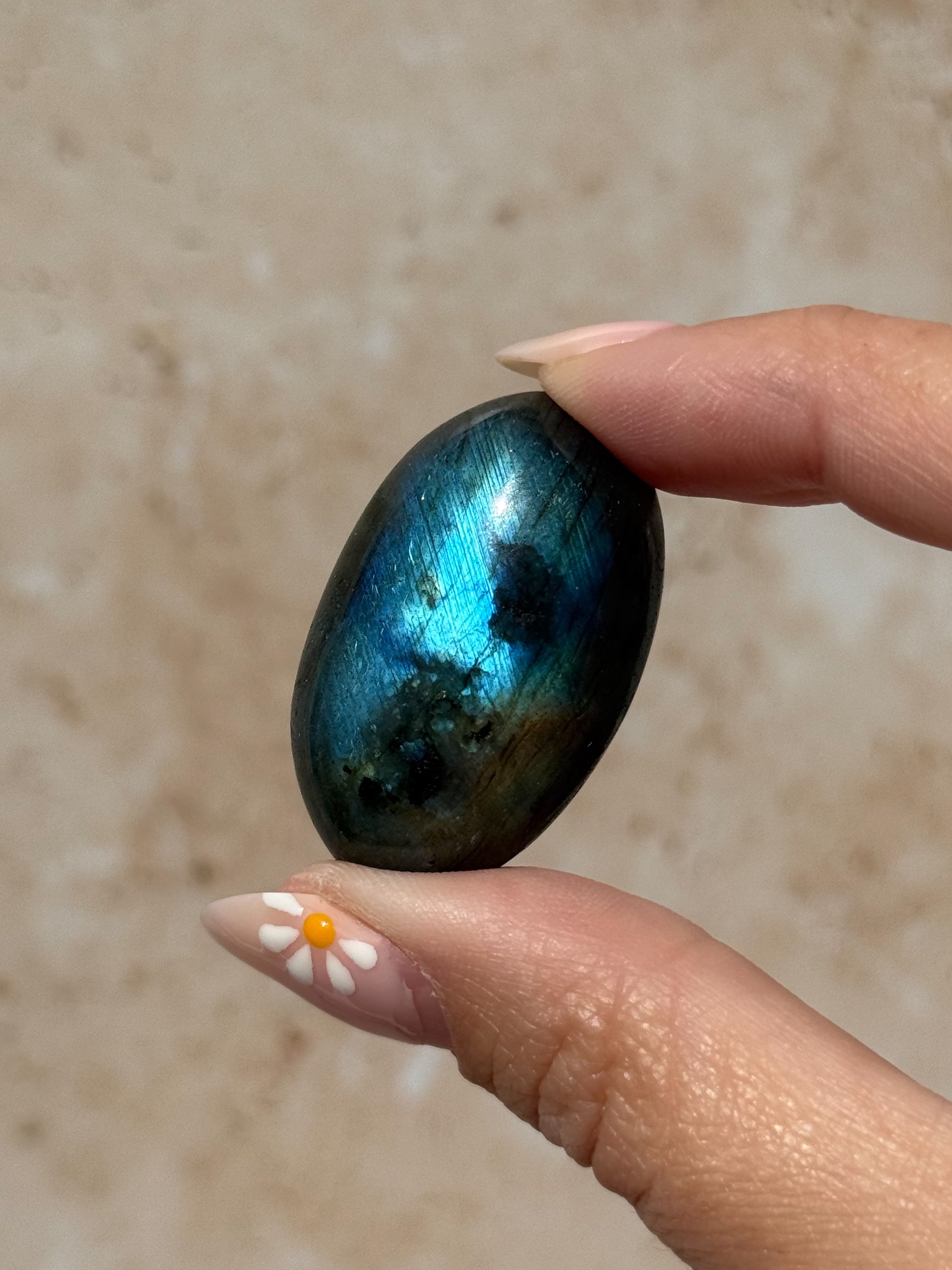 Labradorite Pebble C | Madagascar