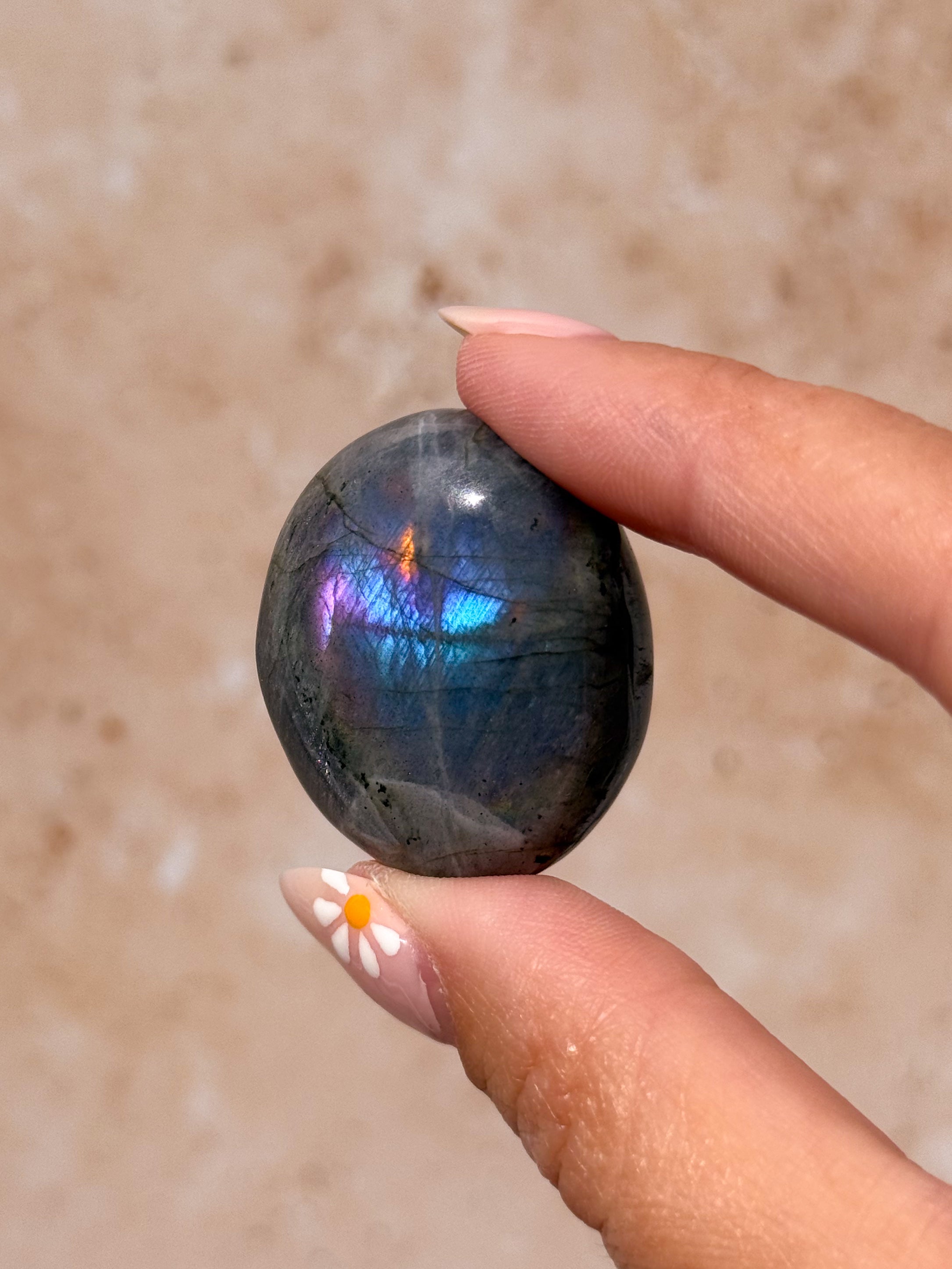 Labradorite Pebble F | Madagascar