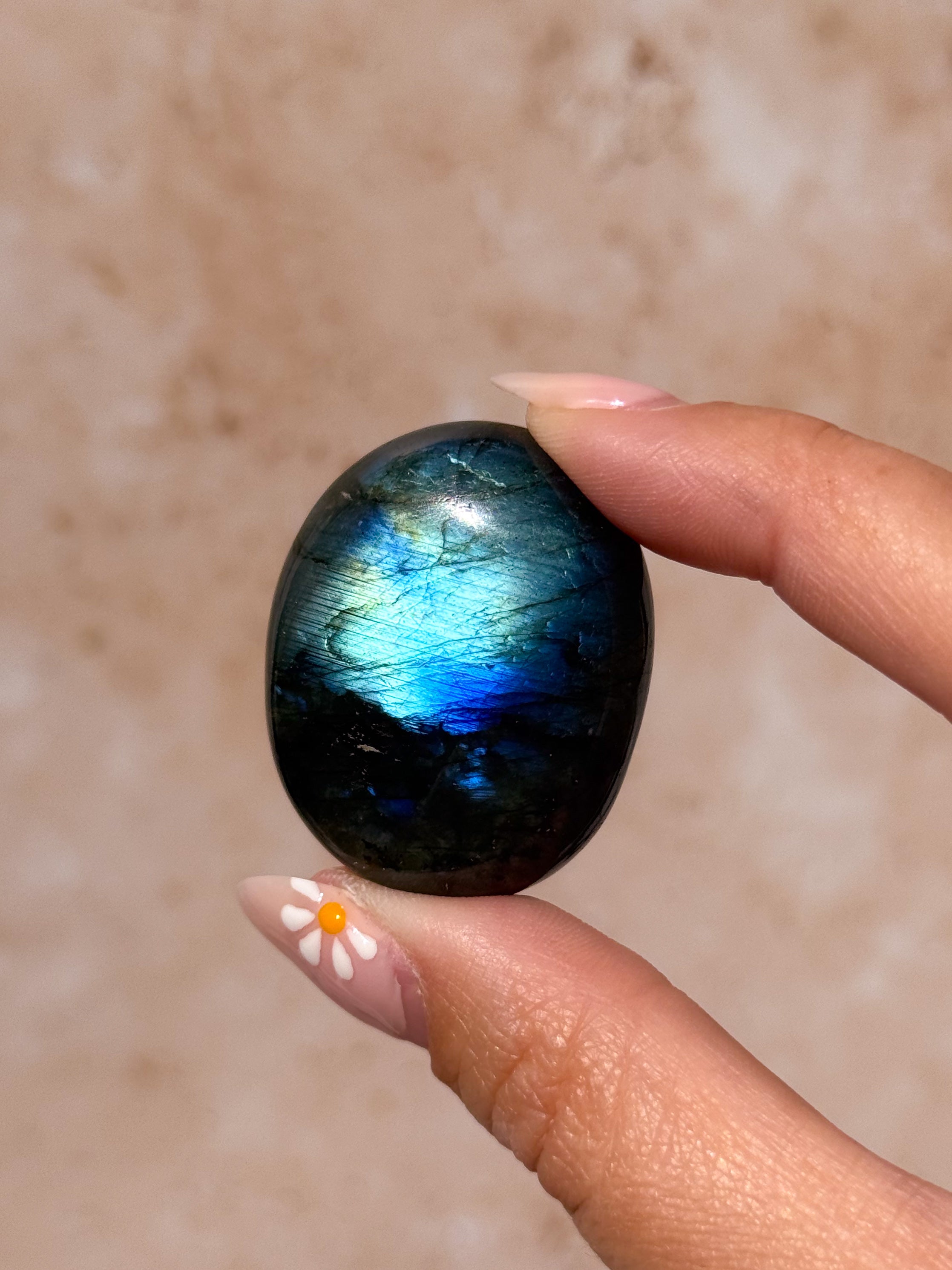 Labradorite Pebble D | Madagascar
