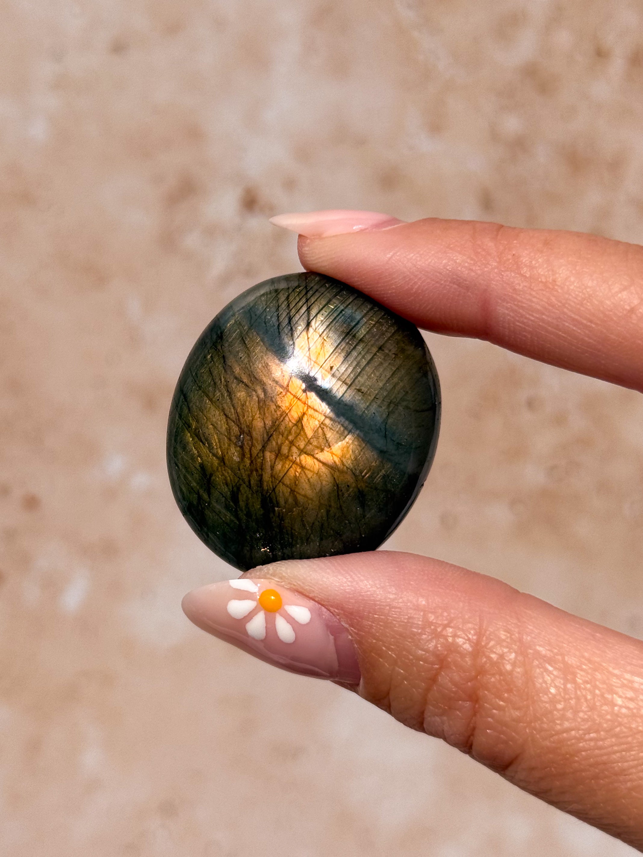 Labradorite Pebble D | Madagascar