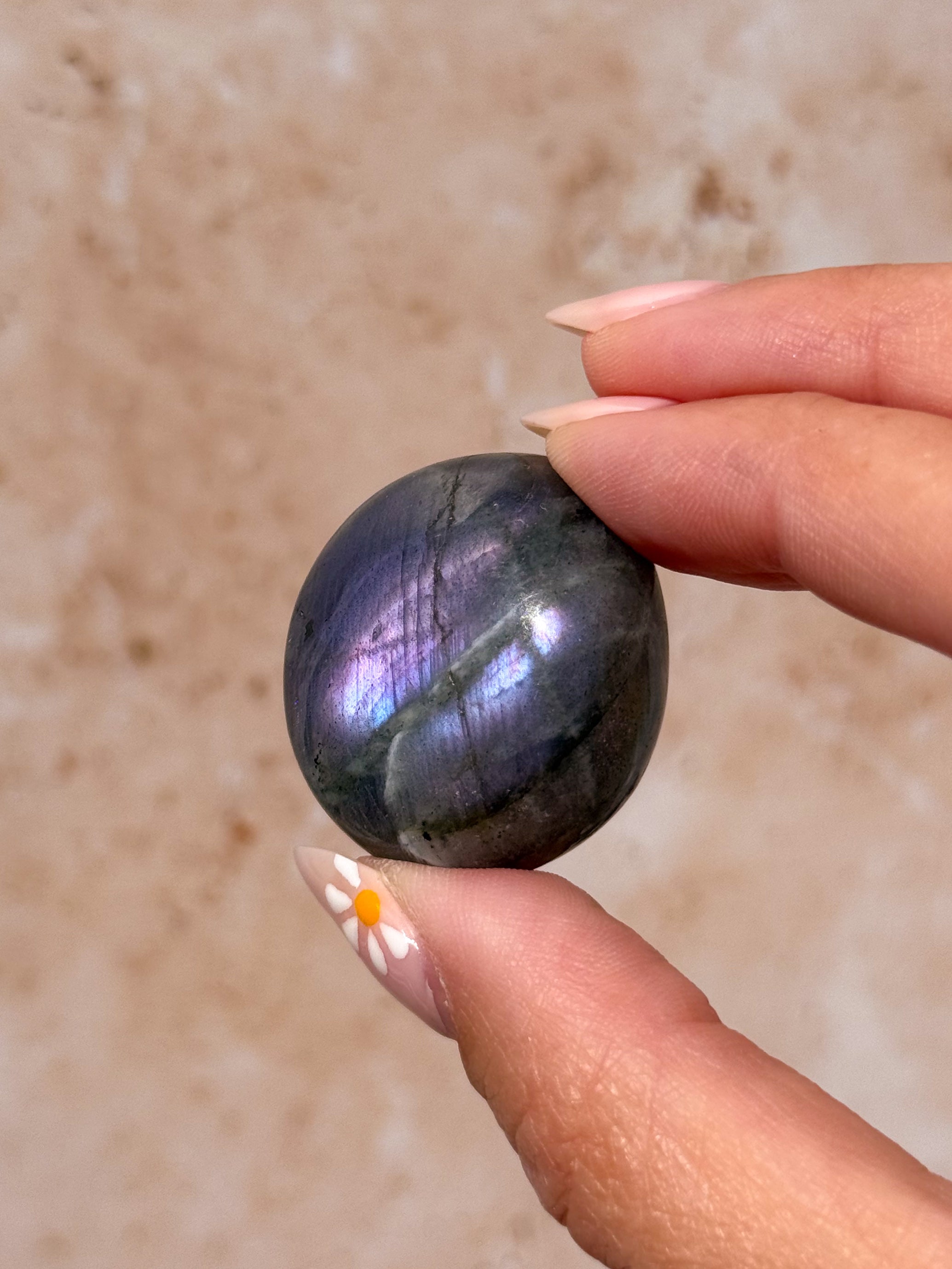 Labradorite Pebble G | Madagascar
