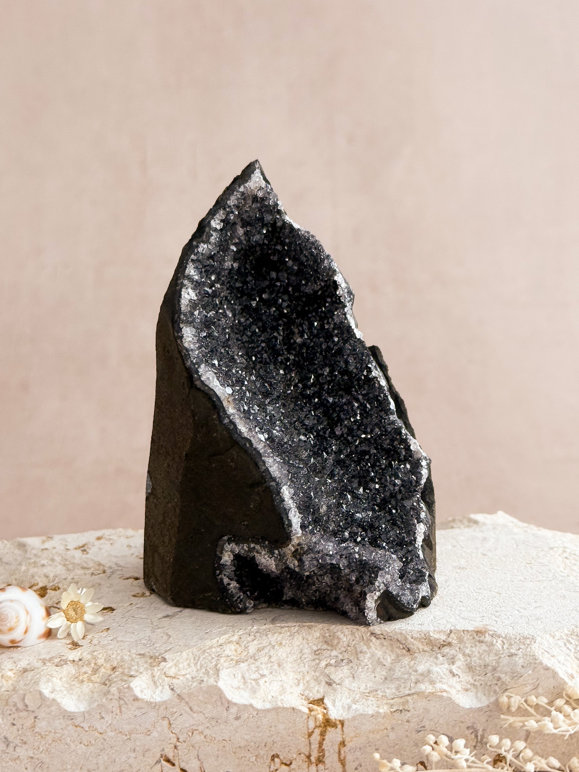 Black Amethyst Cut Base A | Uruguay
