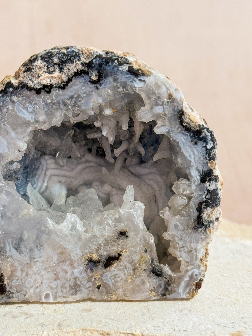 Chalcedony & Agate Cave | Trancas Geode B | Mexico