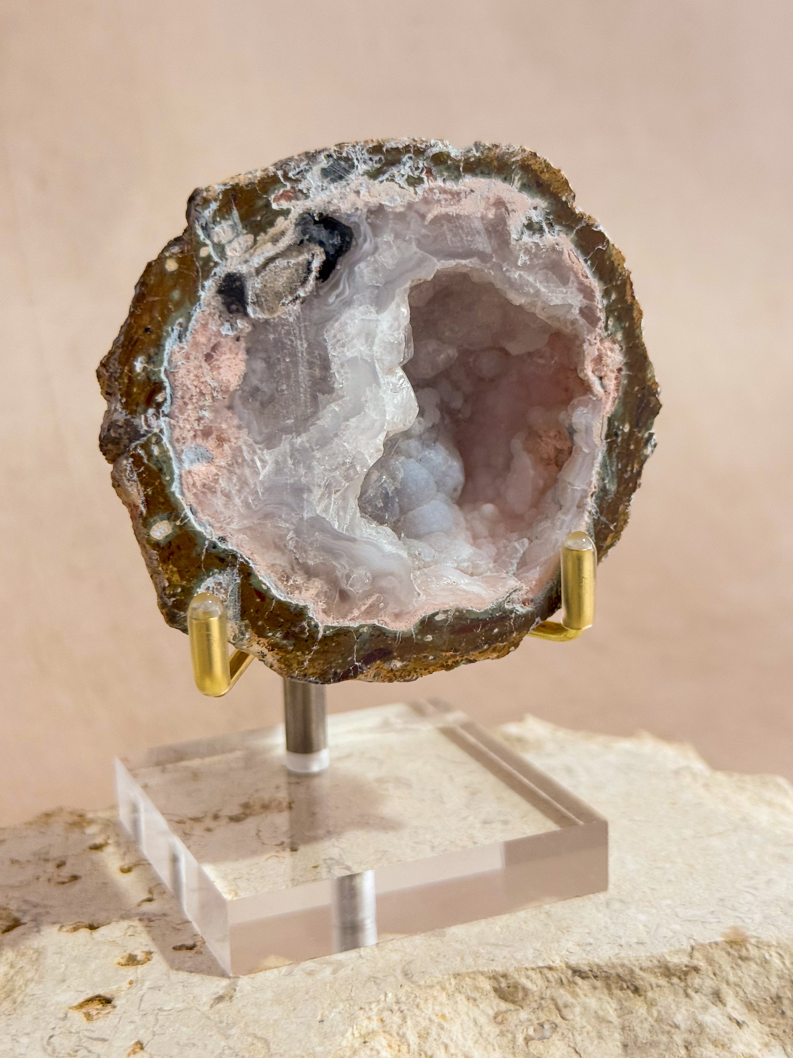 Chalcedony & Agate Cave | Trancas Geode C | Mexico