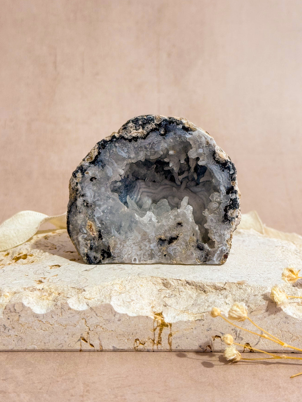 Chalcedony & Agate Cave | Trancas Geode B | Mexico